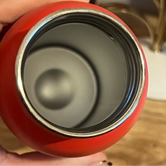 PELOTON VIBRANT RED INSULATED WATER BOTTLE 18 OZ - Picture 5 of 5